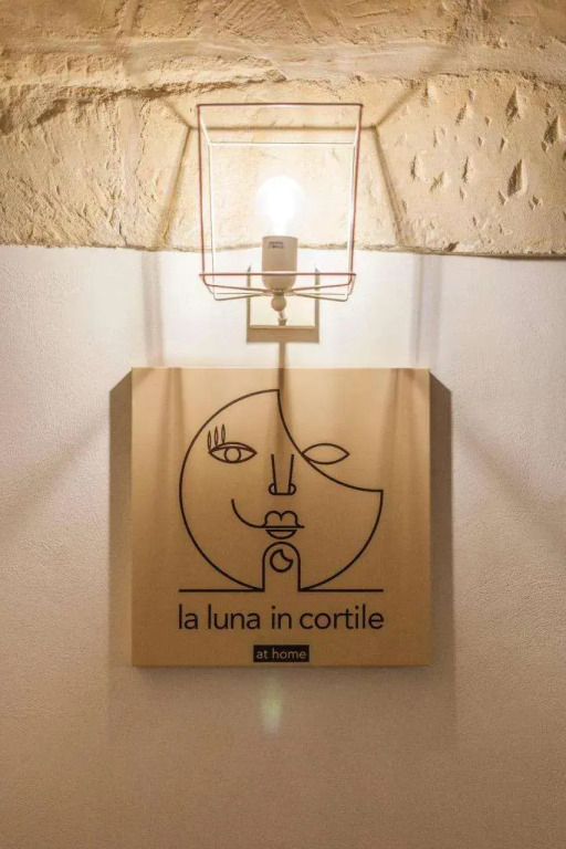 La Luna In Cortile