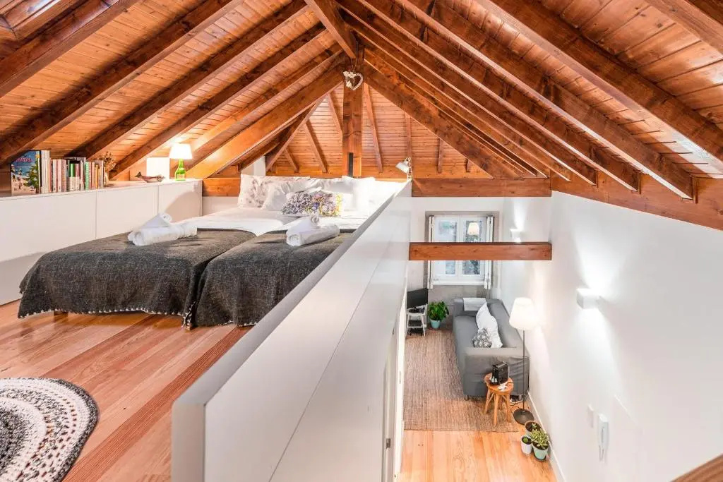 Home in Porto - Cozy 2BR Duplex by LovelyStay