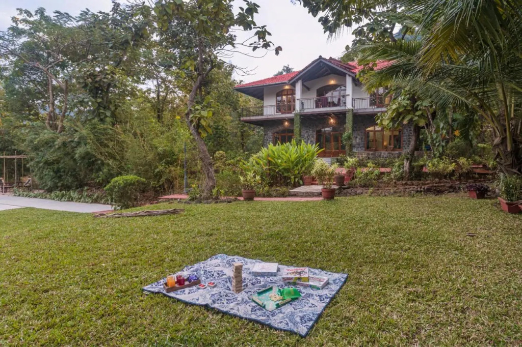 Saffronstays Alma Grove 3 BR Pet friendly with Pool & Nature View