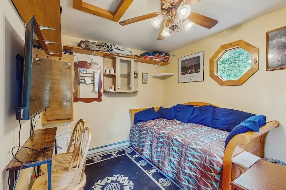 Tiny House at Sugarbush North: Adventure Hub!