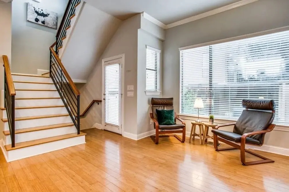 2 Huge Townhouses in Oak Lawn PERFECT for groups
