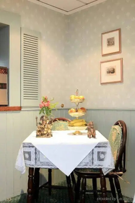 Lincoln House Hotel - Guest Accommodation