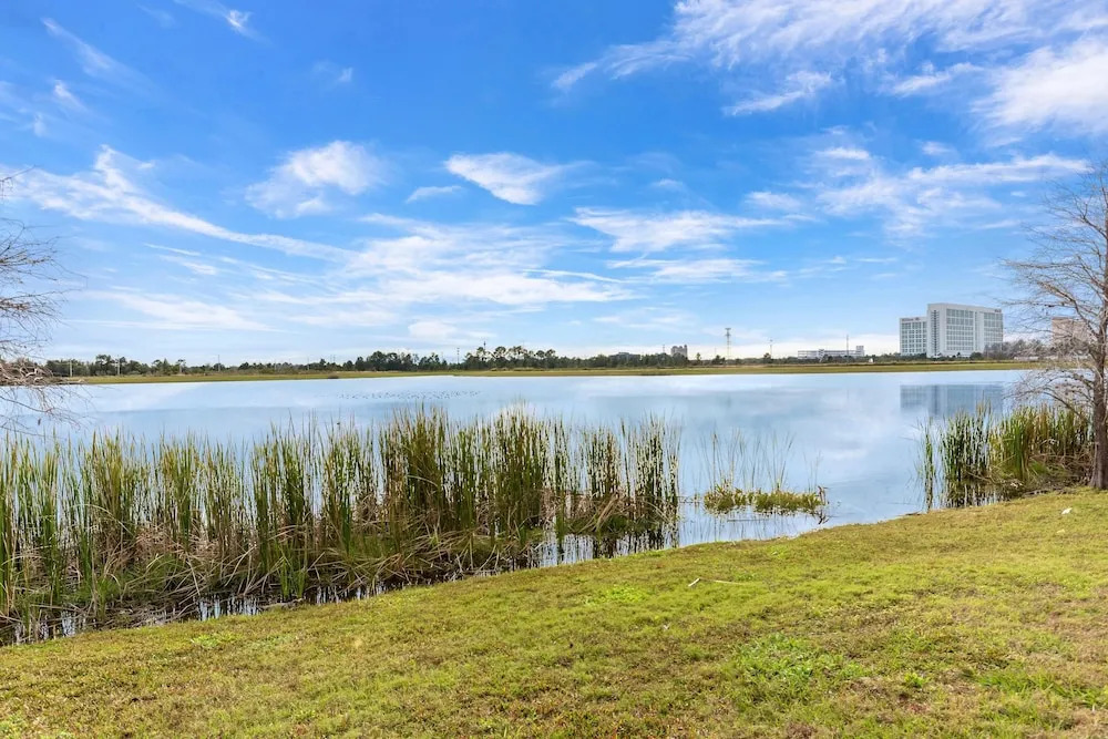 Exquisite and Airy 3BD Town Home in Vista Cay With CDC Cleaning Standards #3vc075