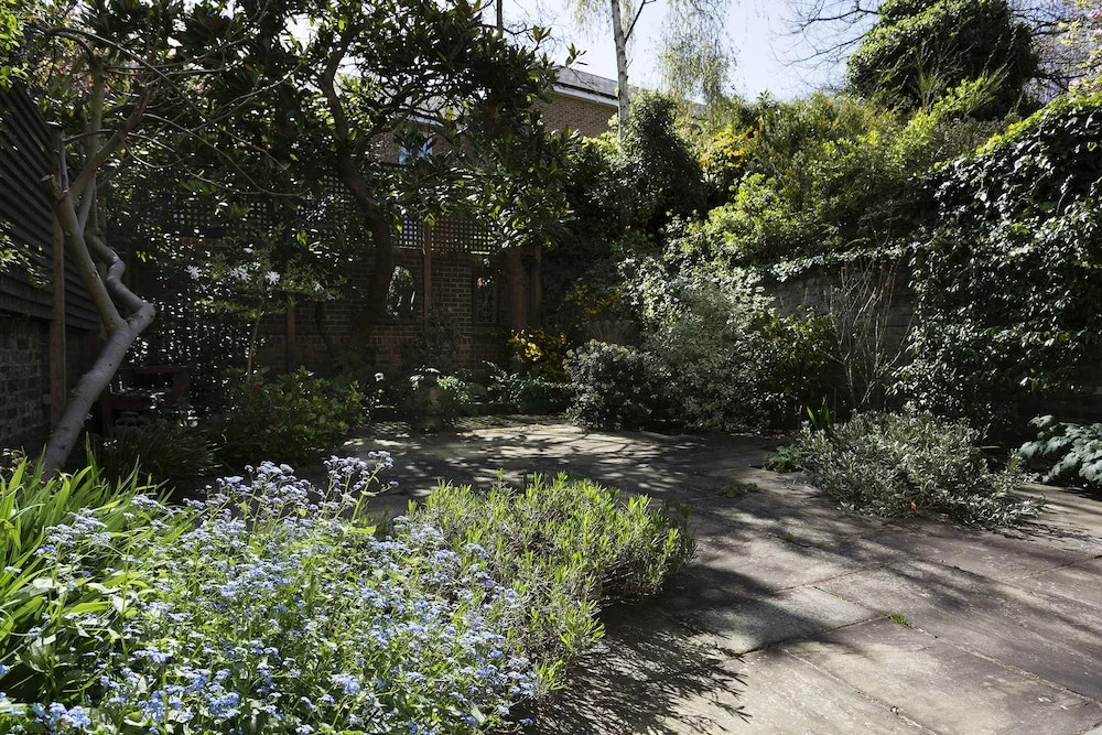 Veeve - Walham Grove Gallery