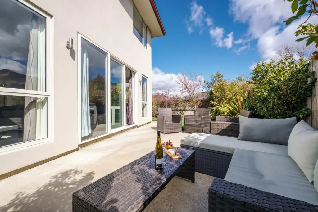 Hideaway on Hunter - Wanaka Holiday Home