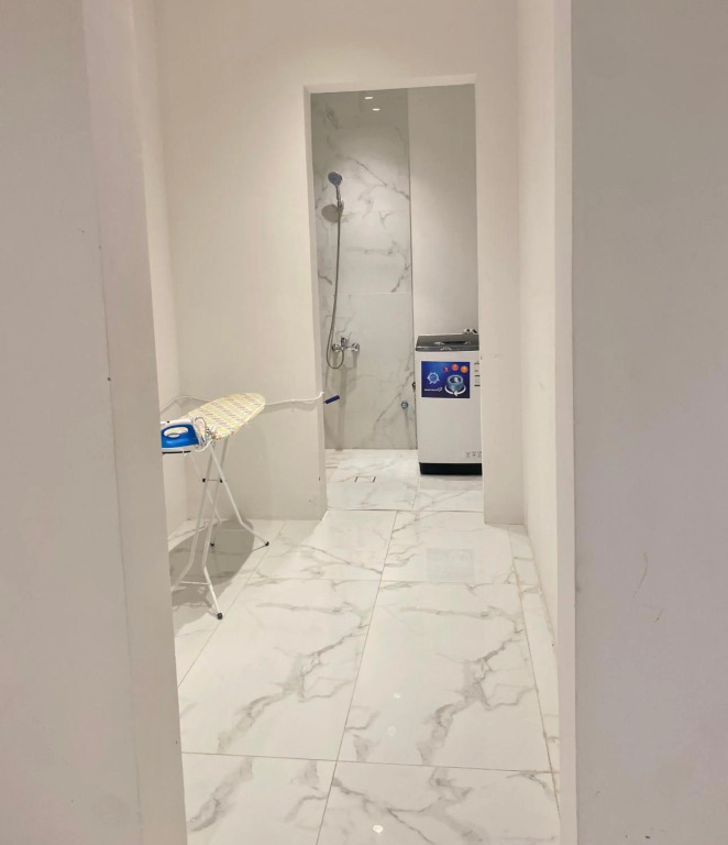 Spacious new 2 bedroom Apt-in amazing location