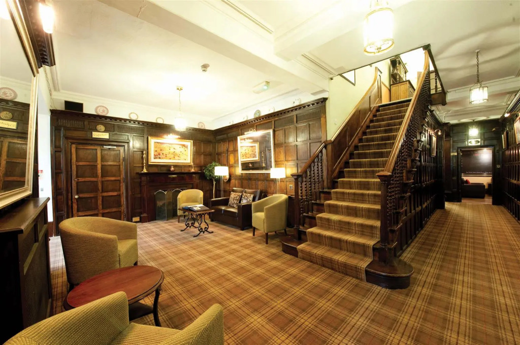 Cross Lanes Hotel
