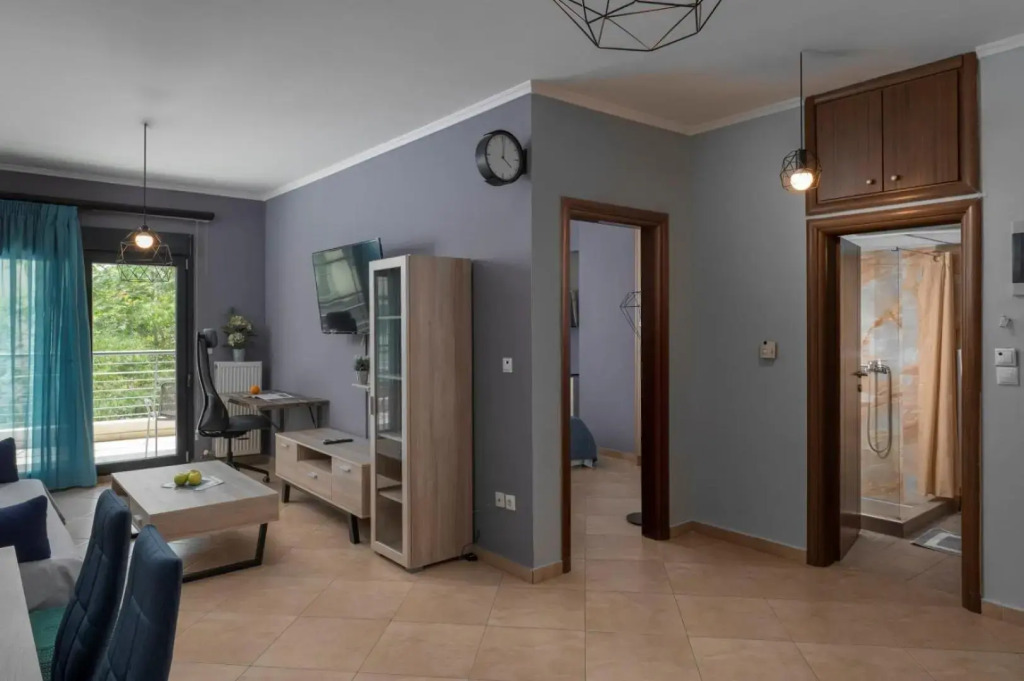 Kosmos Service Apartment City Center 2 With Parking
