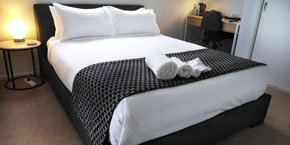 Lakeside Retreat & Business