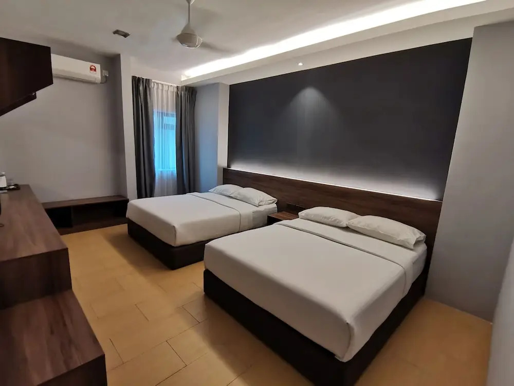 OYO 89443 Lumut Hotel