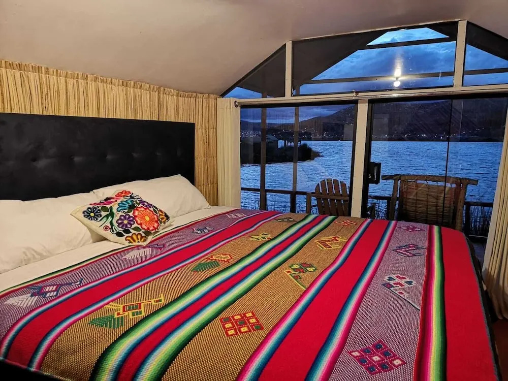 Uros Qhota Uta Lodge
