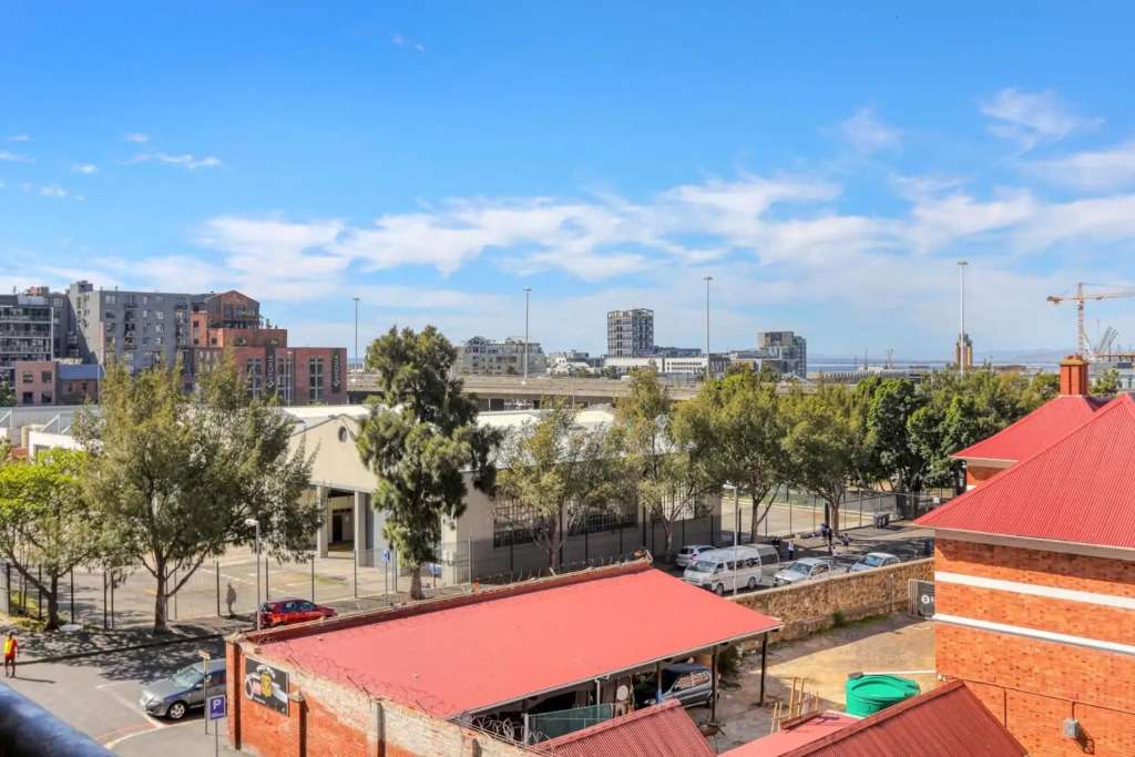 Authentic Cape Town Apartment near the Silo District