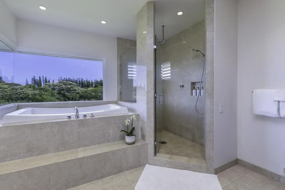 Luxury Zen Retreat 3 Bedroom Home by RedAwning