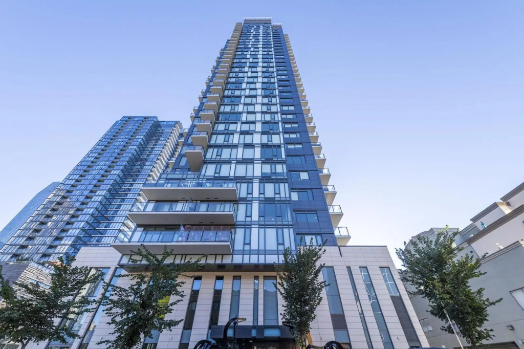 LUXURY DT, 2 Separate Bedrooms, Private Balcony, Full Kitchen, Gym