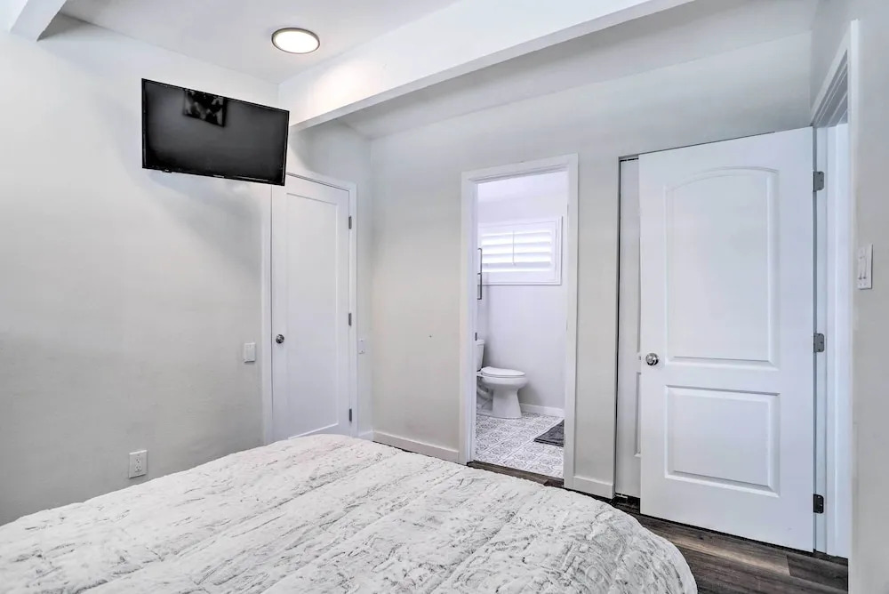 Walk to Downtown Palm Desert: Home w/ Pool Access