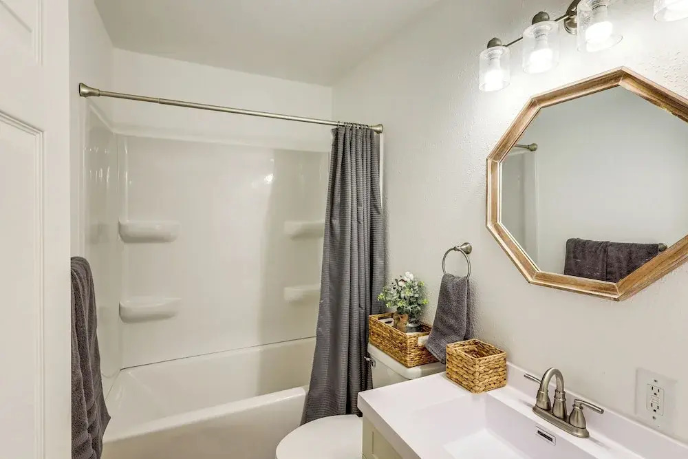 Half-mi to Dtwn Yankton & River: Charming Home!