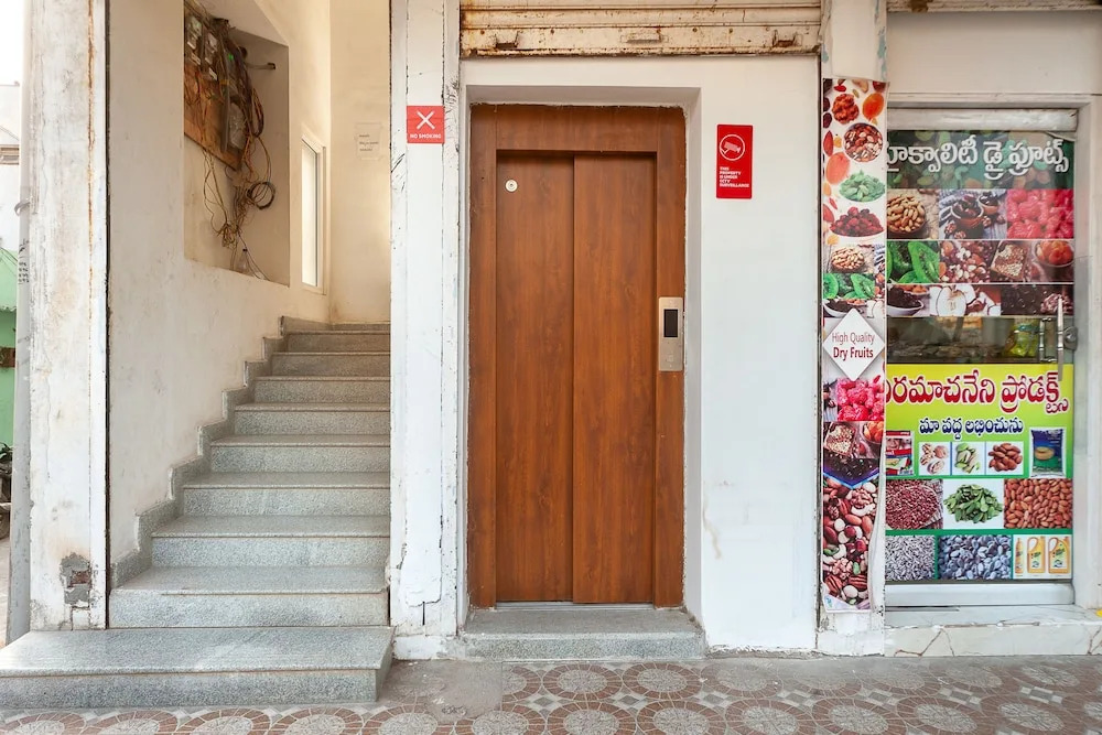 Pmr Guest Inn By OYO Rooms