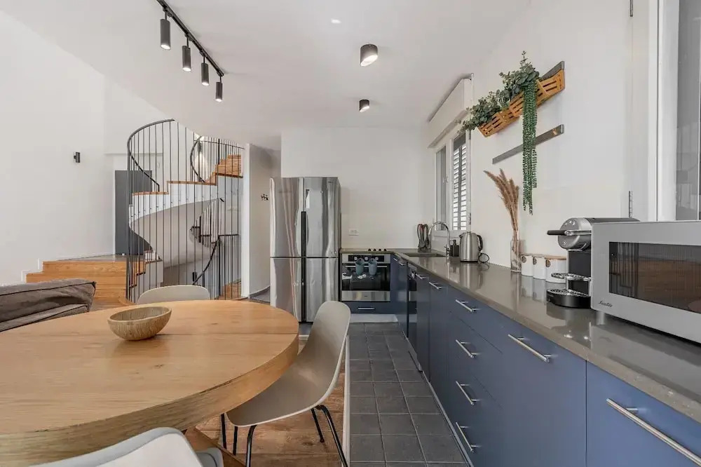 Allenby Spacious 6BR Home by Sea N' Rent