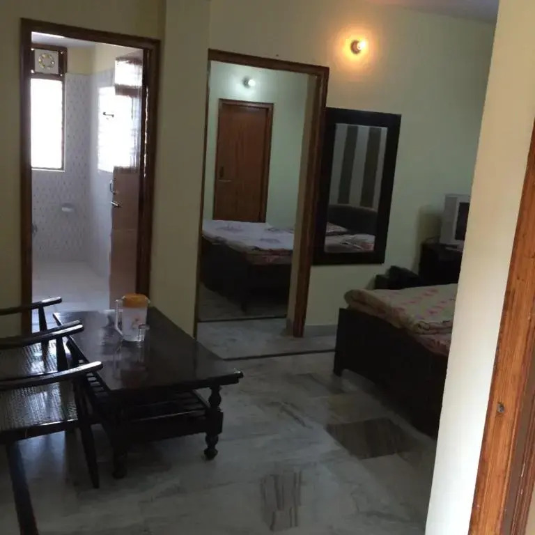Goroomgo Shah Guest House Nainital