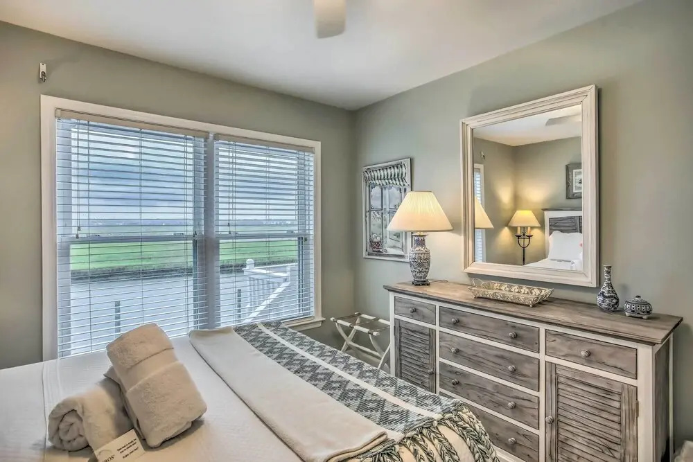 Spacious Beach Cottage w/ Private Dock Access