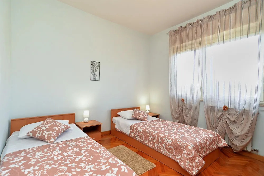 Apartment 1947