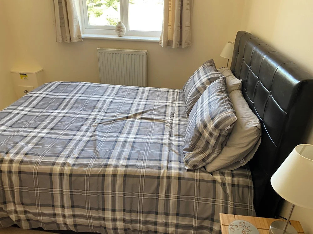 2BR &2 Bath Riverside Penthouse 2 Parking View Near St Neots