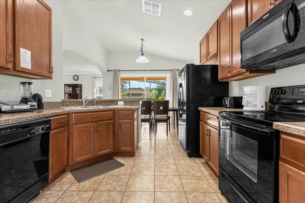 4 Bedrooms 3 Bathrooms Veranda Palms 4461 Np