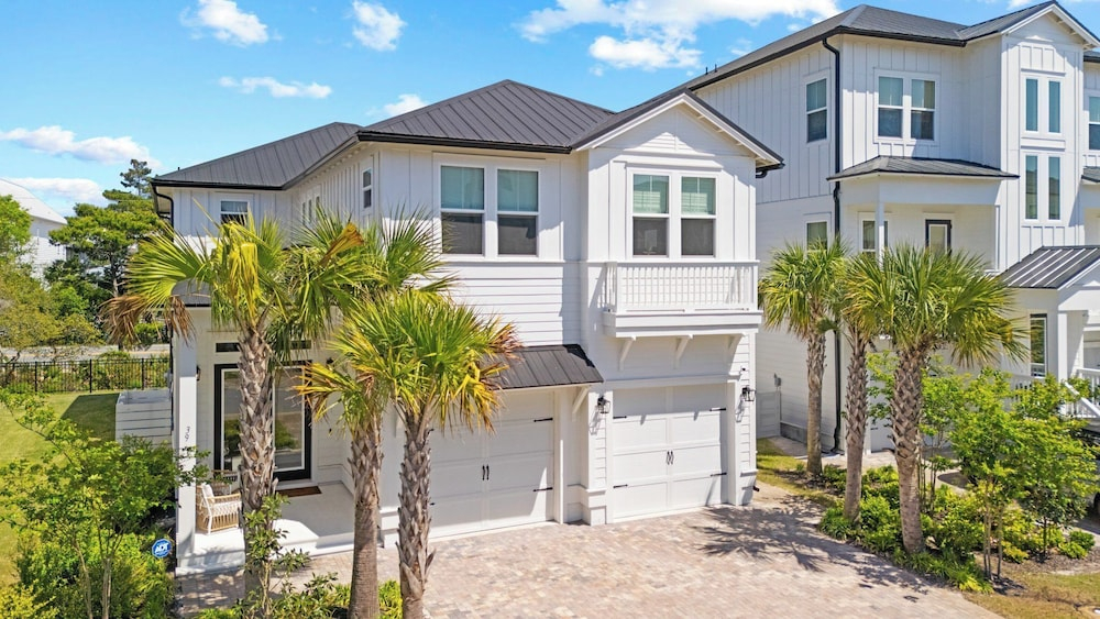 Sleeps 20 2 Homes, 9bdr, Arcade Walk to Blue Mountain Beach Access & Eats