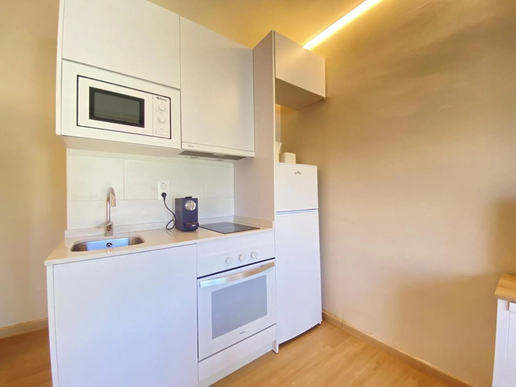 R126 Beachfront Apartment Sant Salvador