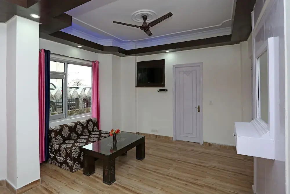 OYO 8637 Shivam Hotel