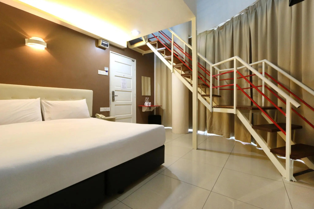 Swing & Pillows - Kota Damansara