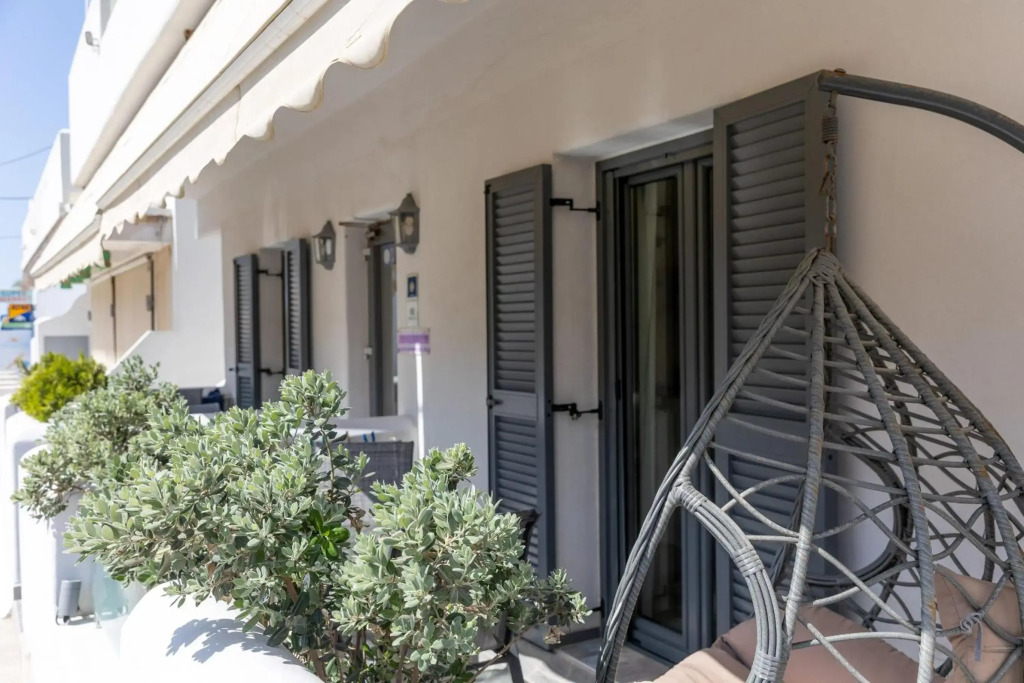 Naxos Petite Studios