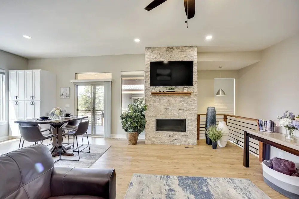 Dtwn Woodland Park Townhome w/ Covered Deck