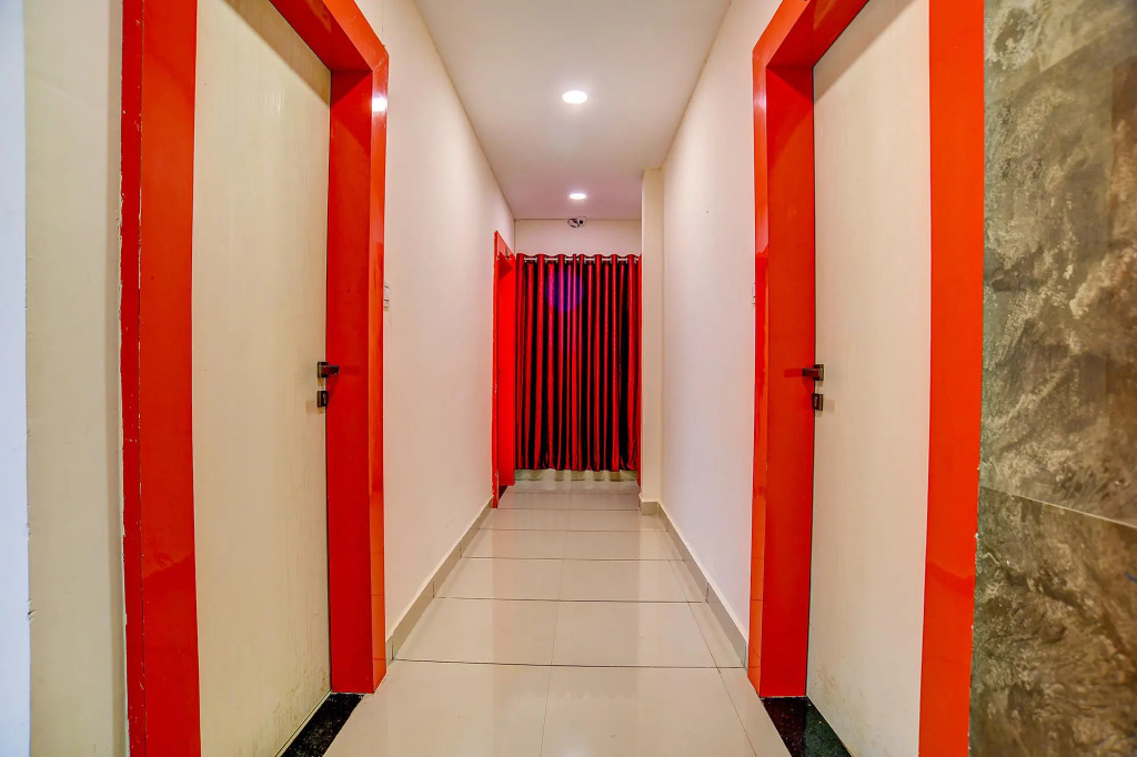 FabHotel Rajat Crown