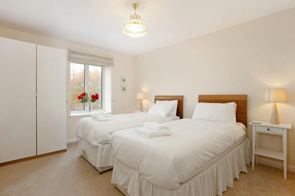 Ideal city centre base with all the iconic sightseeing within easy walking distance.