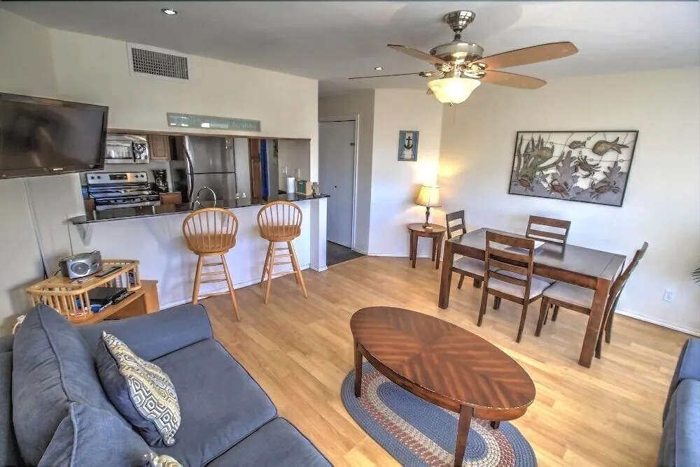 Gulfpoint 2203 - 2 Br Condo