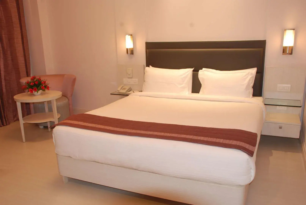Sarovar Portico Naraina, Hotel