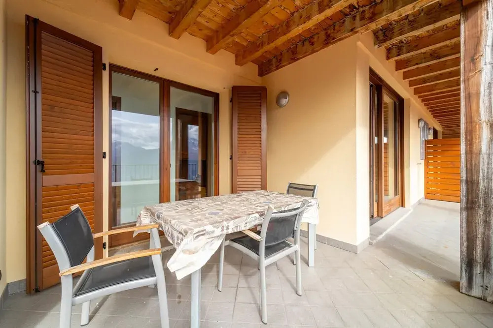 Willow Apartment With Lakeview by Wonderful Italy