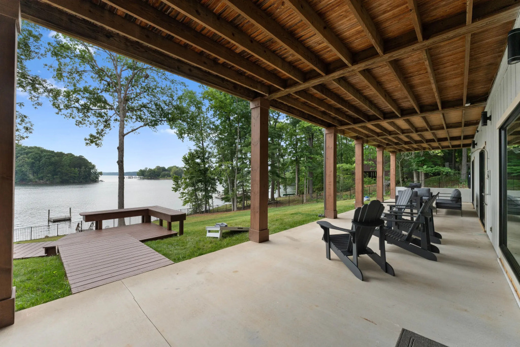 Water Break at the Lake by Avantstay Lakefront Private Dock