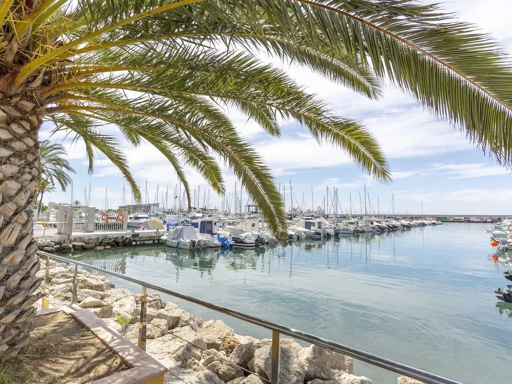 Attractive Villa in Caleta de Vélez with Private Pool