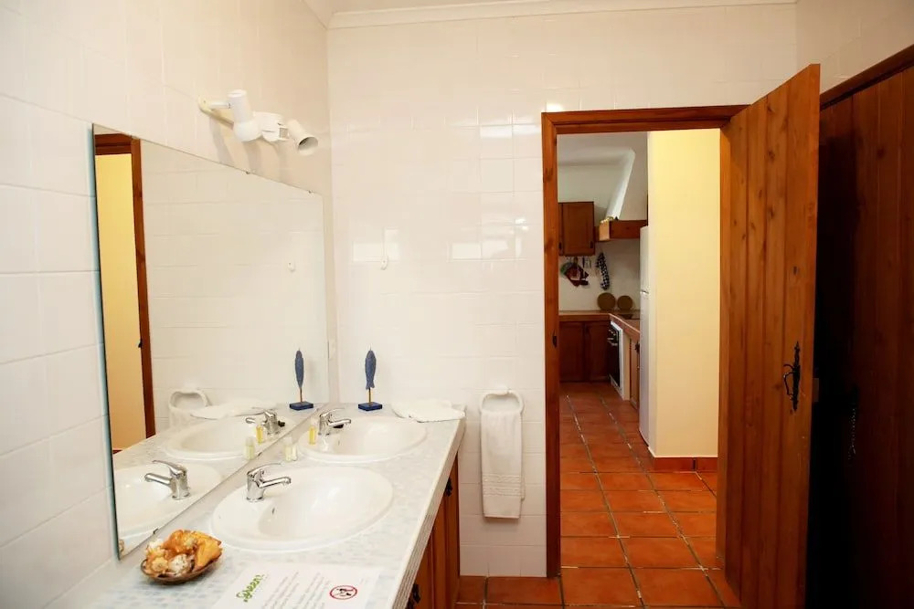 Casa da Uva-Mosteiros Vineyards House-Heated swimming-pool