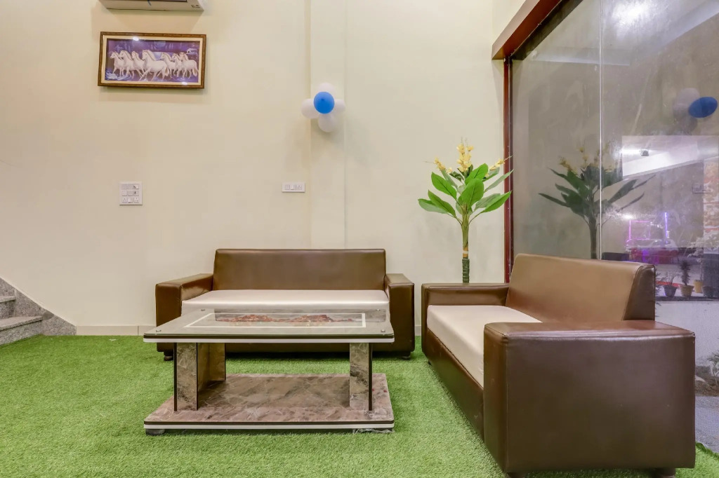 OYO 77970 Hotel Sangam