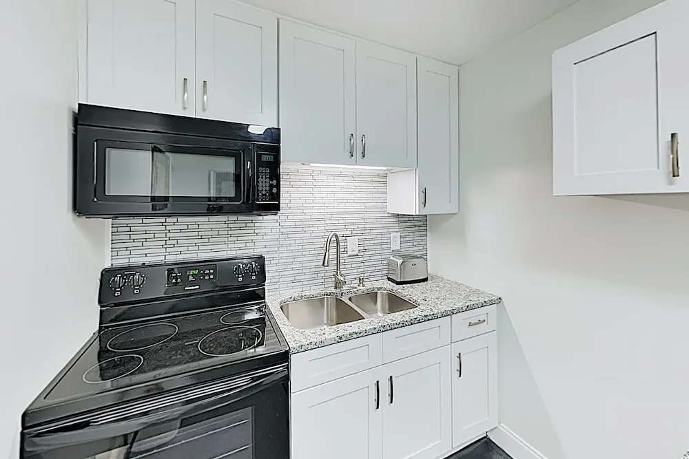Newly Updated - Walk To Beach & Lagoon! 2 Bedroom Duplex