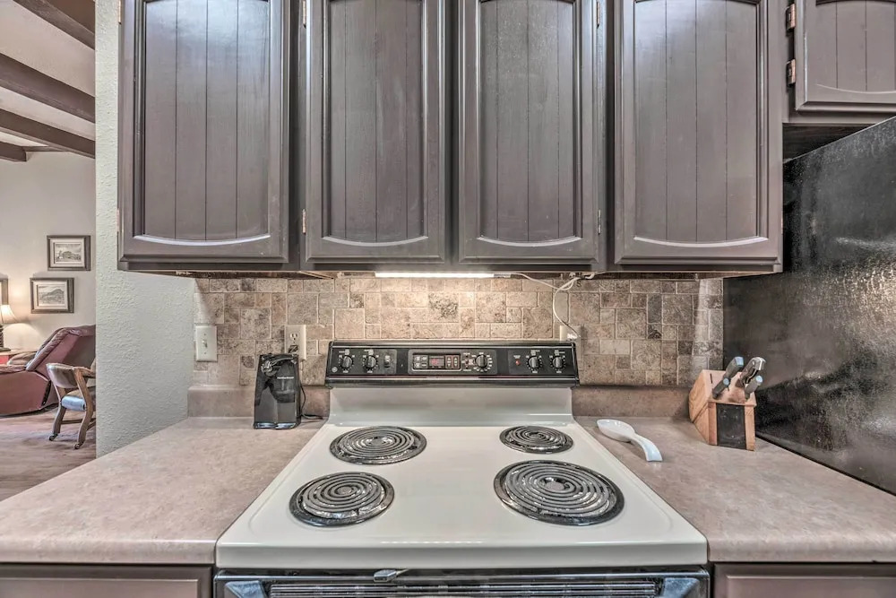 Alto Condo w/ Deck: 2 Mi to Ruidoso Winter Park!
