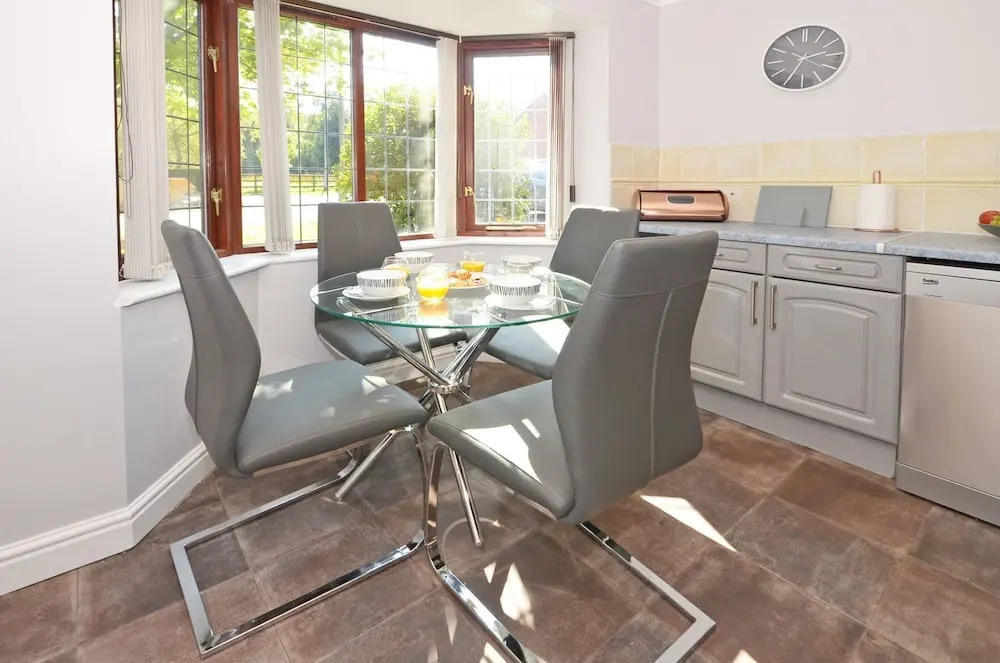Ideal for Alton Towers, Staffordshire and The Peak District