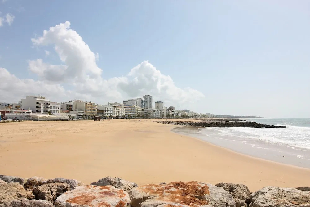 Lovely 2 -bedroom Vacation Apartment In Quarteira