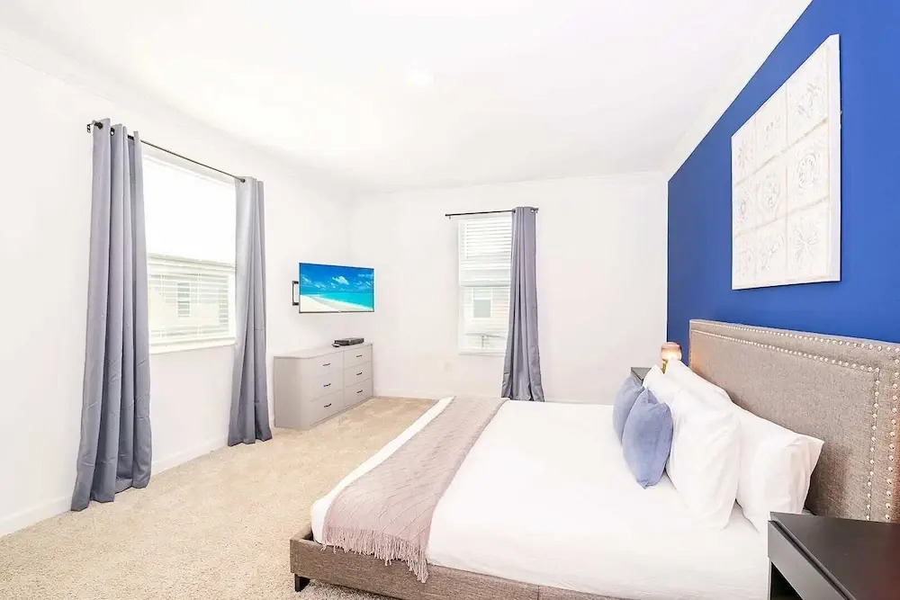Family-friendly Villa w Pool, Hot Tub & Games Room