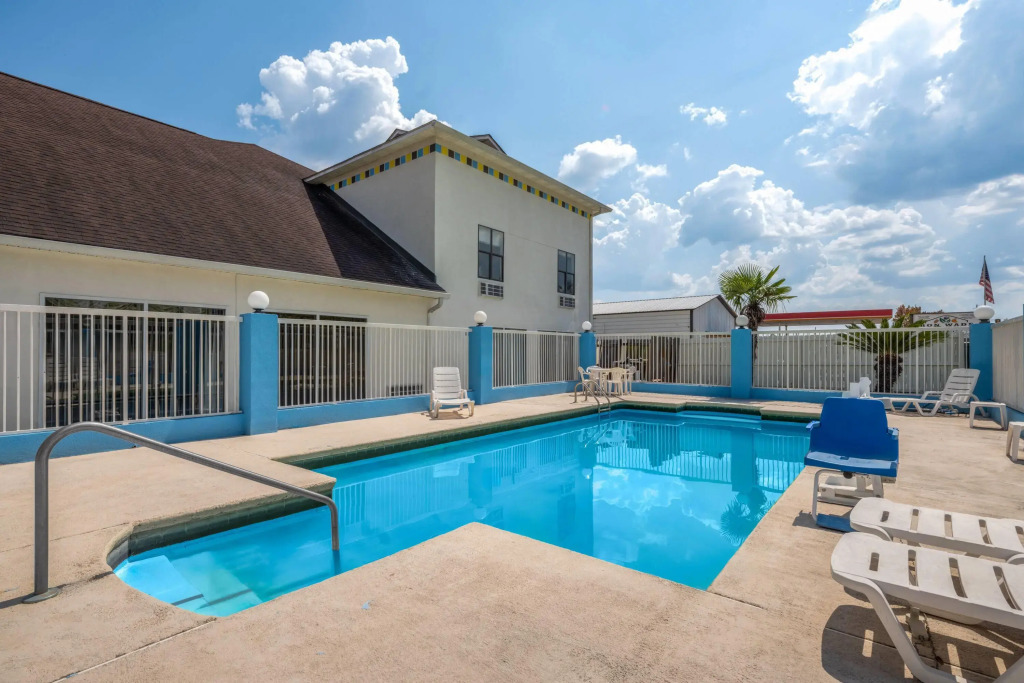 Days Inn by Wyndham Alma