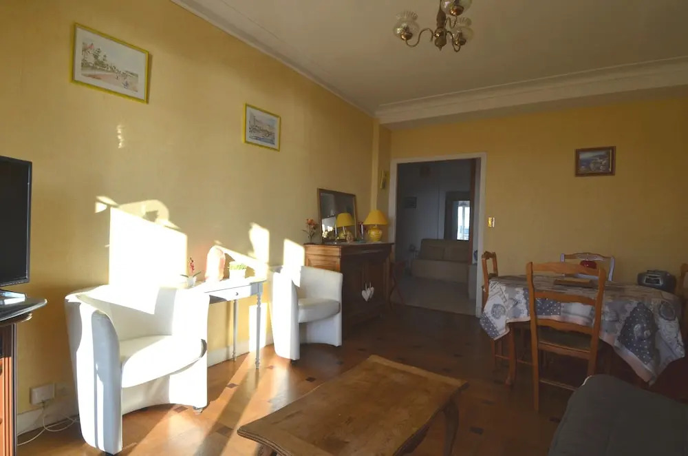 Period apartment 5 persons with Sea View and Parking in Port of Nice