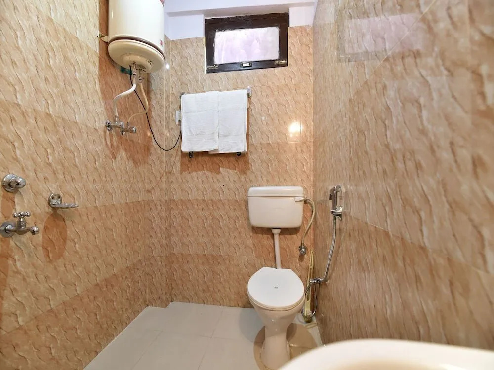 OYO 13387 Hotel Kartik